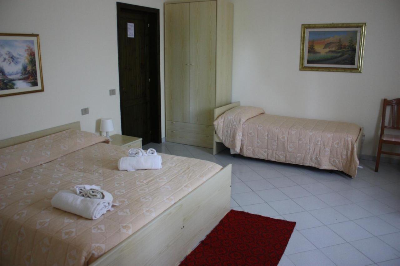 Hotel La Pineta Арбореа Екстериор снимка