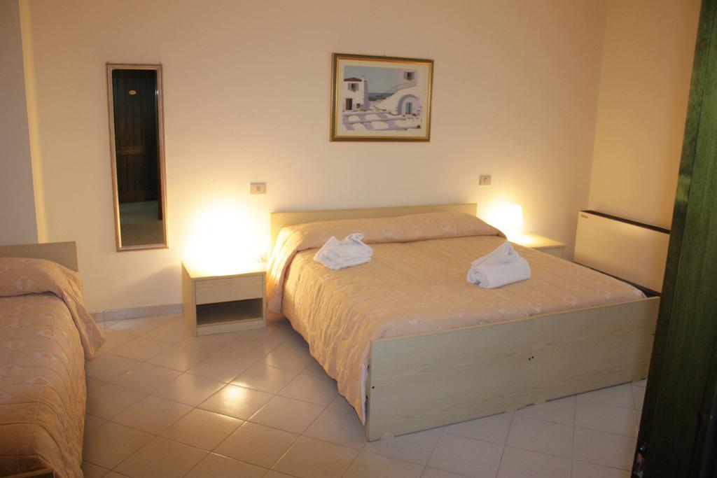 Hotel La Pineta Арбореа Екстериор снимка